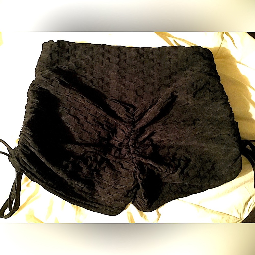 Booty Scrunch Shorts L/XL